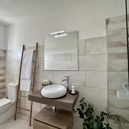 7 Moons B Solo Adultos Apartment *