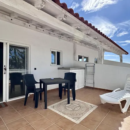 7 Moons B Solo Adultos Apartment